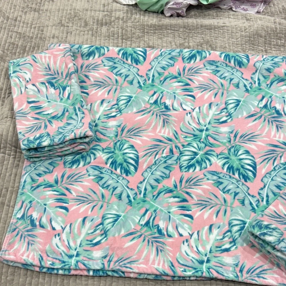 Pink Tropical Leaf Towel Set